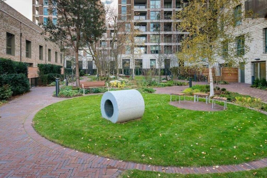 Superb 1 Bedroom Apartment 3Mins From Tube Station London Eksteriør billede