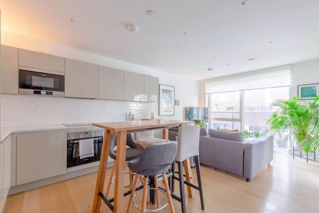 Superb 1 Bedroom Apartment 3Mins From Tube Station London Eksteriør billede