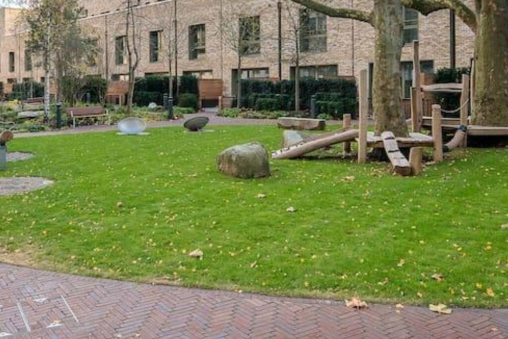 Superb 1 Bedroom Apartment 3Mins From Tube Station London Eksteriør billede