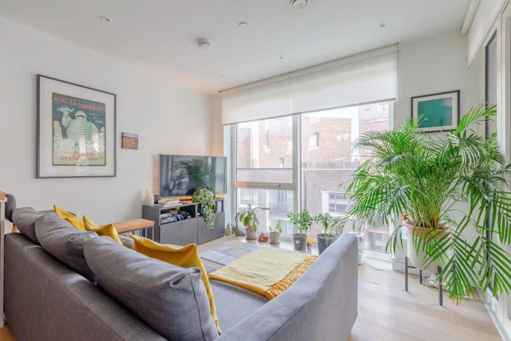 Superb 1 Bedroom Apartment 3Mins From Tube Station London Eksteriør billede